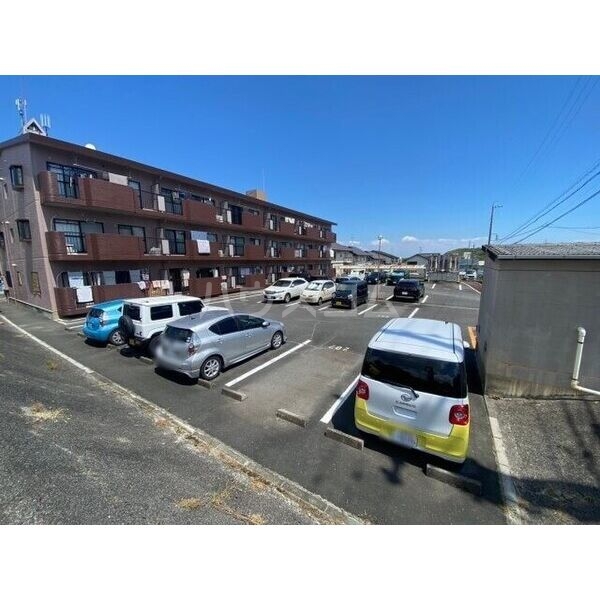 18/28 駐車場