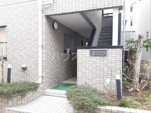 24/30 エントランス