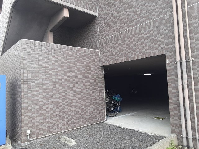 25/28 駐車場
