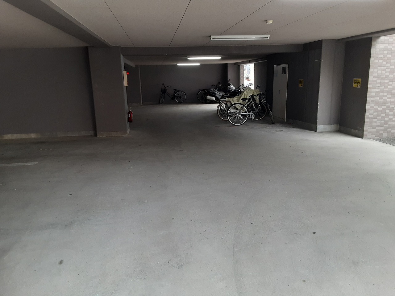24/28 駐車場