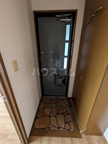 16/30 玄関