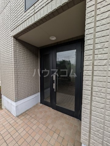 27/30 エントランス