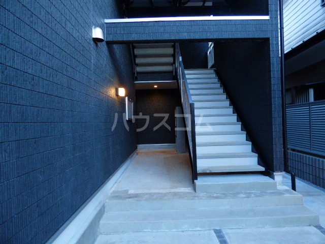 25/30 エントランス