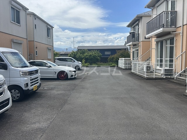 2/4 駐車場