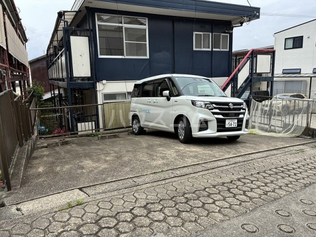 23/30 駐車場
