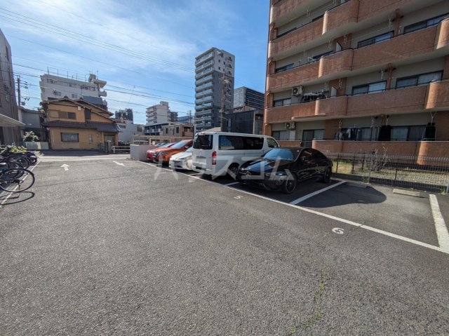 20/28 駐車場