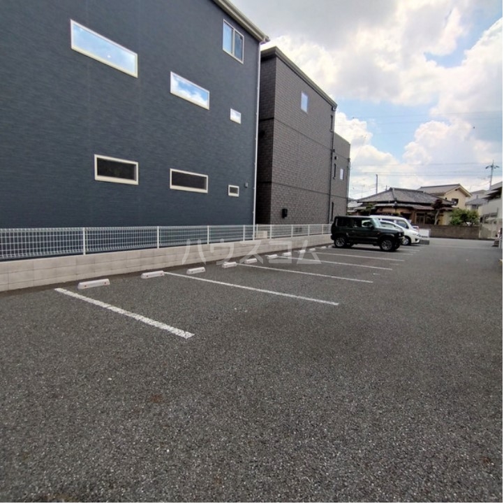 17/27 駐車場