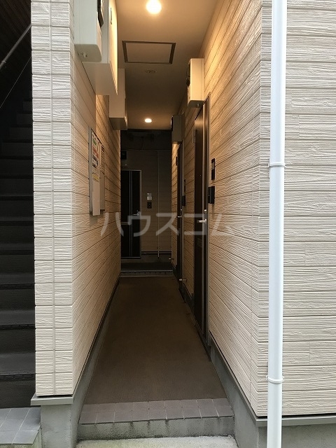 28/30 エントランス