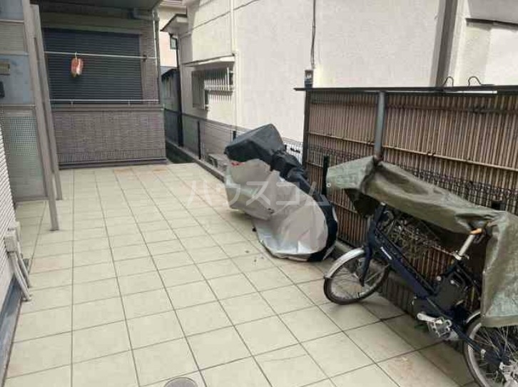 16/19 エントランス