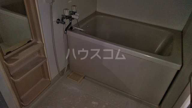 13/27 浴室
