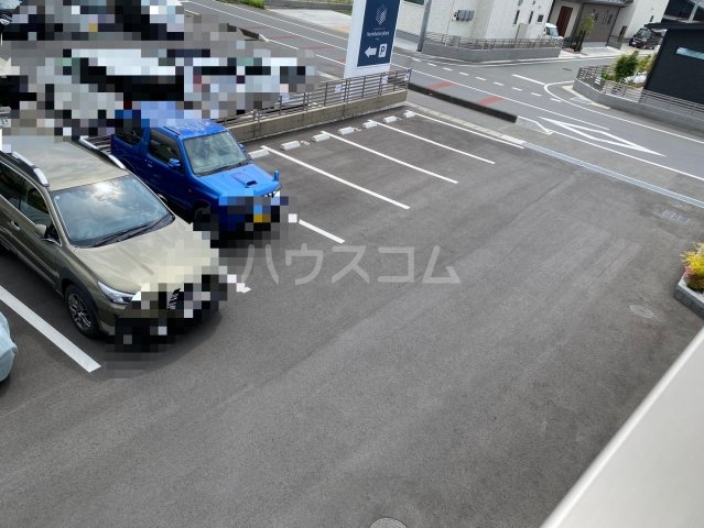 2/3 駐車場