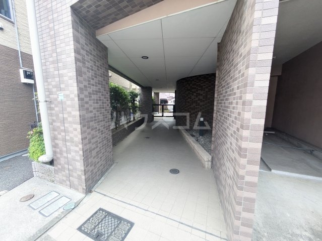 28/30 エントランス