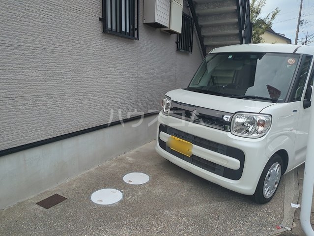 23/30 駐車場