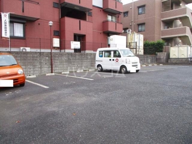 18/18 駐車場