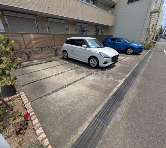 26/28 駐車場