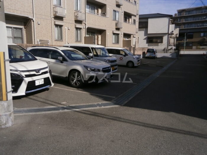 14/15 駐車場
