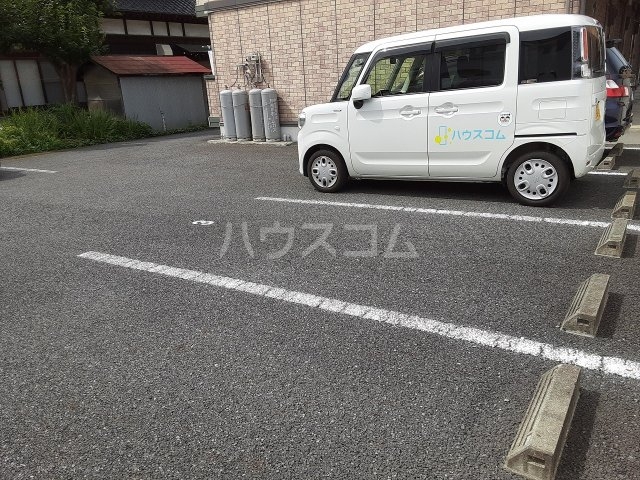 23/27 駐車場