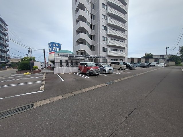 28/30 駐車場
