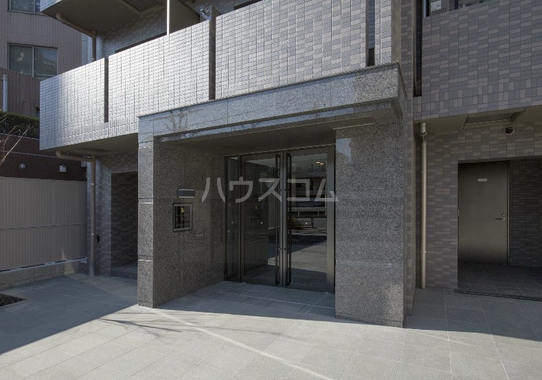 23/30 エントランス