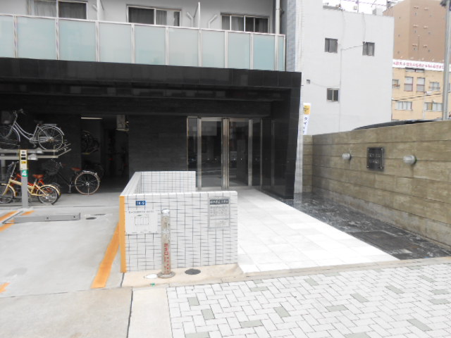 21/30 エントランス