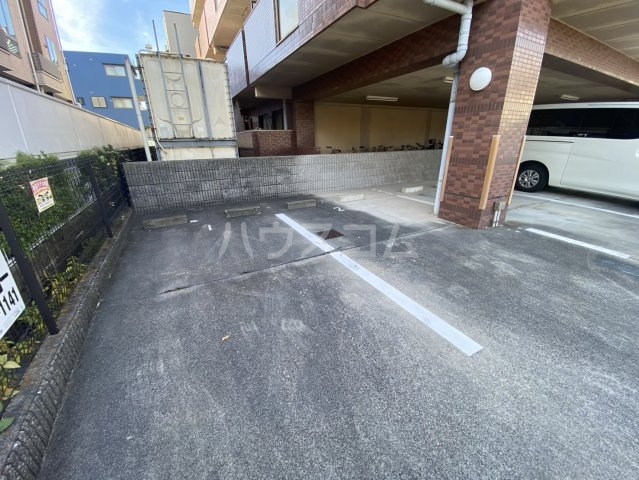 20/29 駐車場