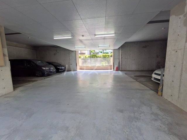26/30 駐車場