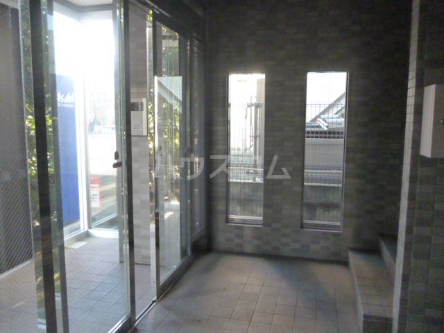 27/30 エントランス