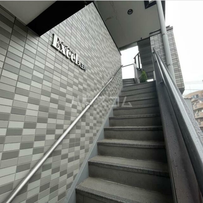 17/17 エントランス