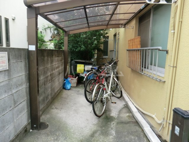 23/30 エントランス