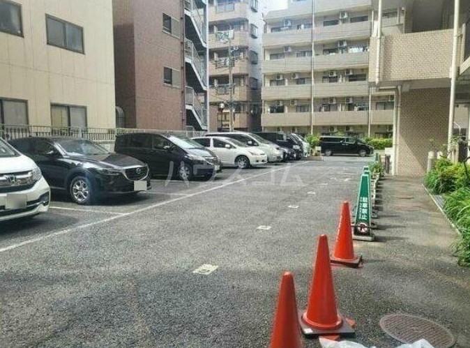 25/30 駐車場
