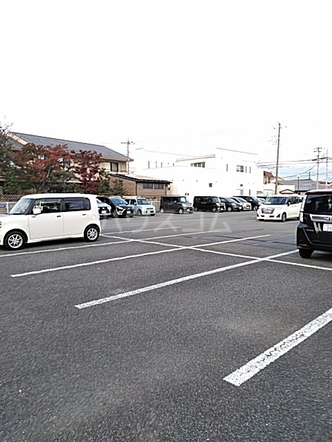 16/23 駐車場