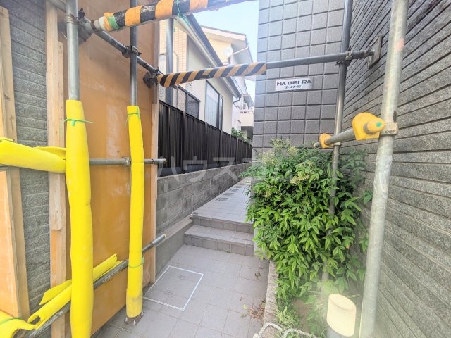 21/30 エントランス