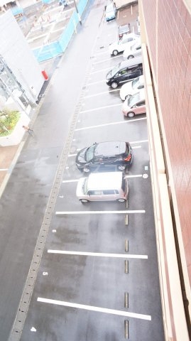 16/18 駐車場