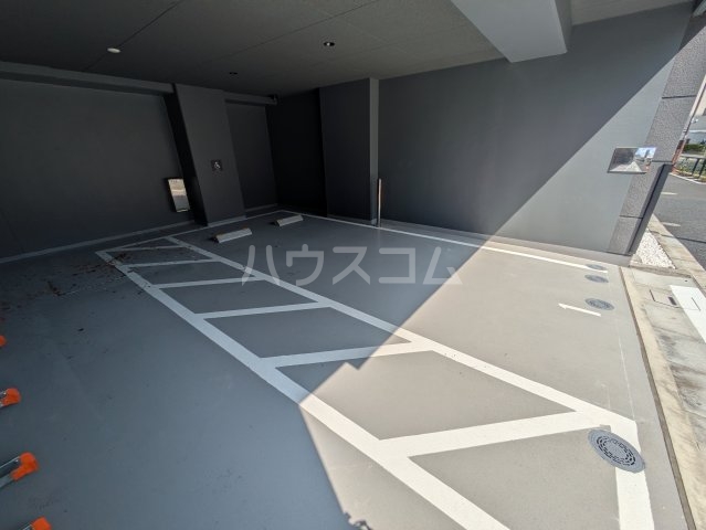 27/30 駐車場