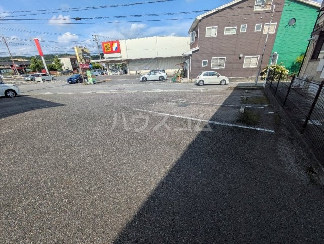27/30 駐車場