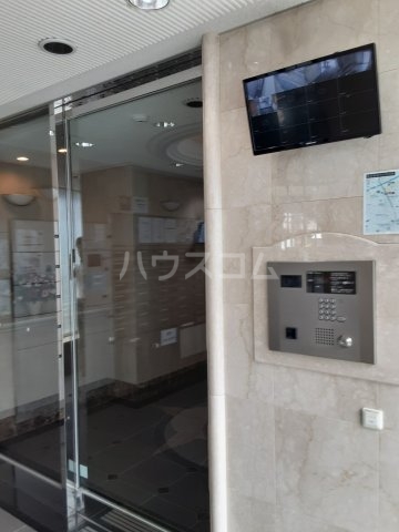 22/27 エントランス