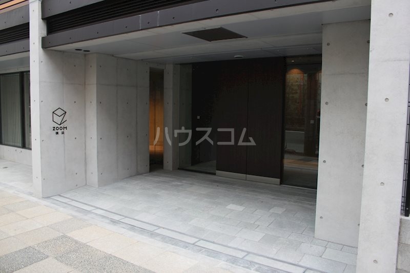 22/26 エントランス