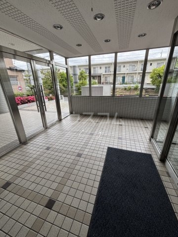 2/4 エントランス