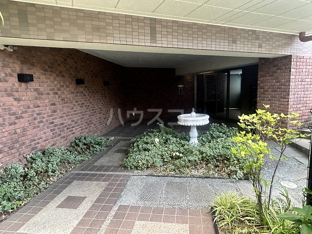 22/27 エントランス