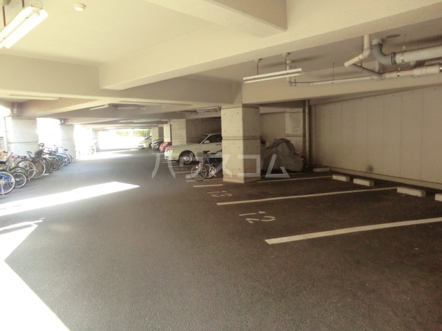 24/27 駐車場