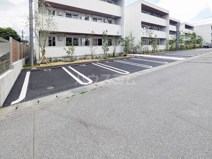 23/30 駐車場
