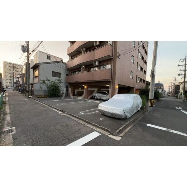 21/24 駐車場