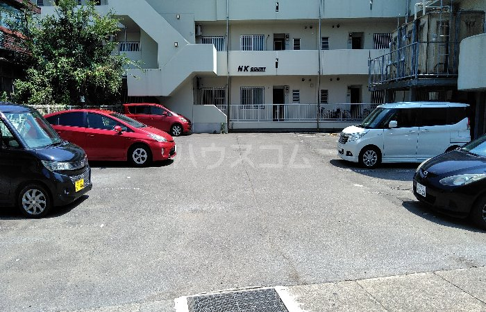 28/30 駐車場