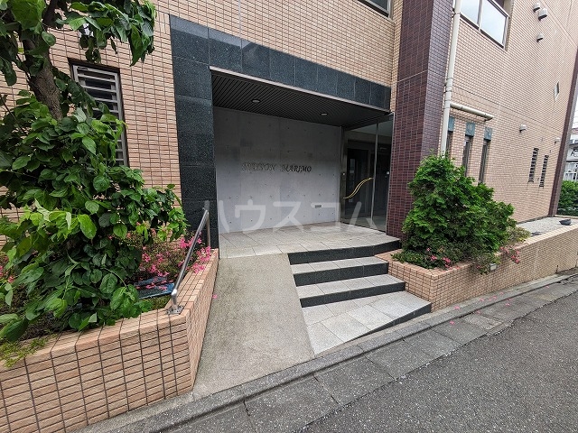 20/21 エントランス