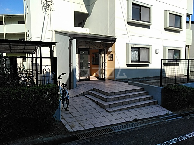 2/5 エントランス