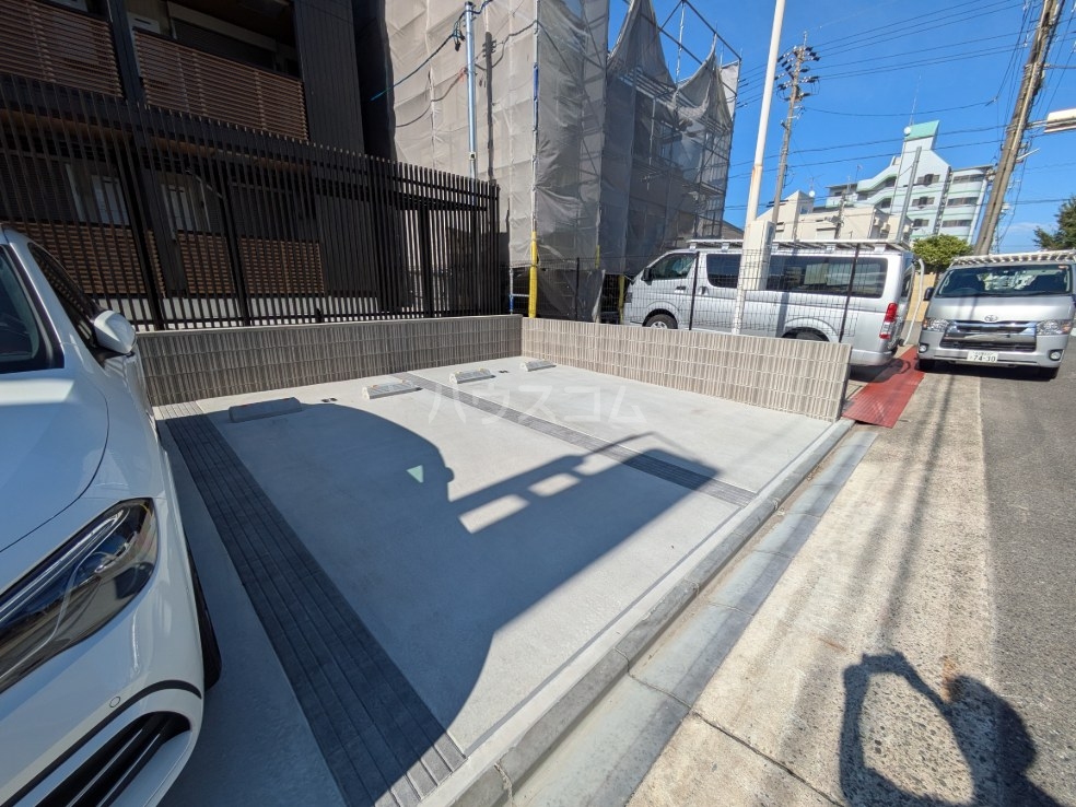 23/30 駐車場