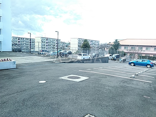 27/28 駐車場