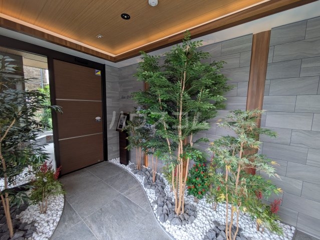 28/30 エントランス
