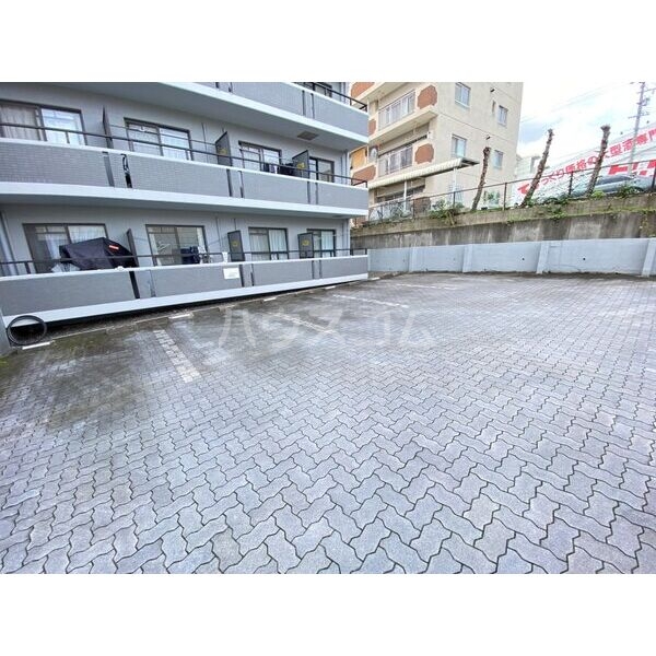 16/21 駐車場