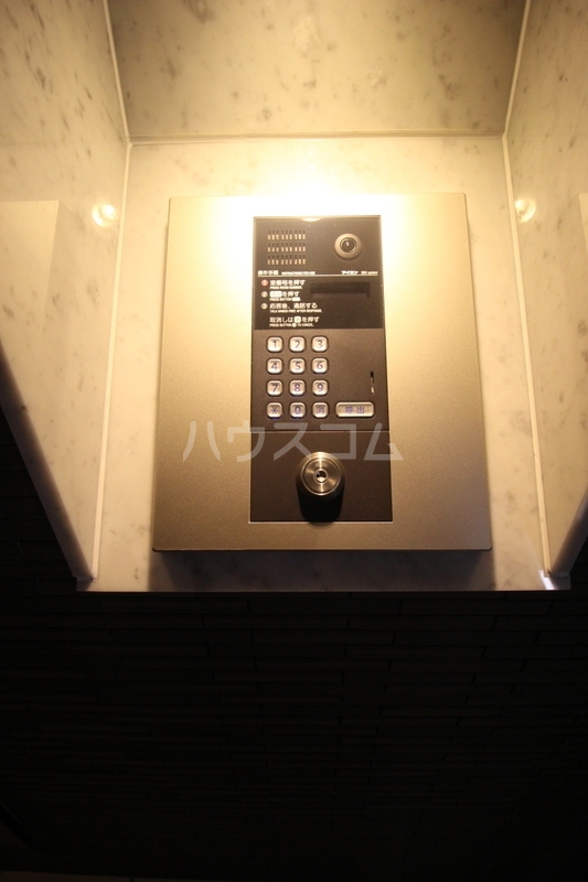 17/23 エントランス